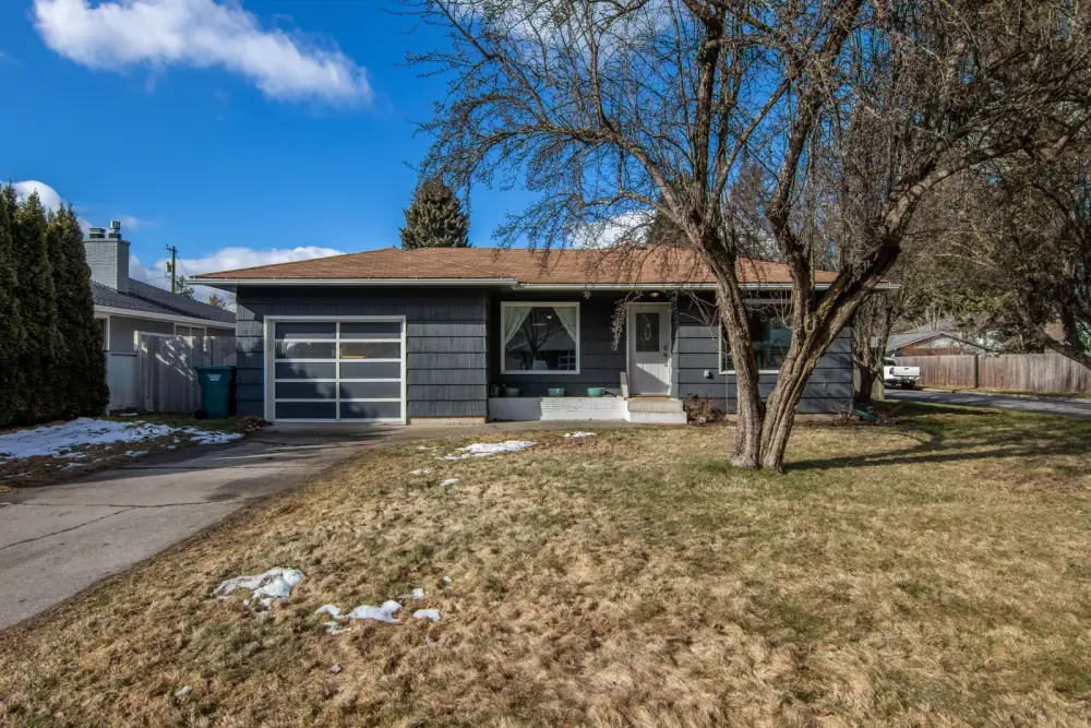 Home with a dry patchy lawn before lawn repair